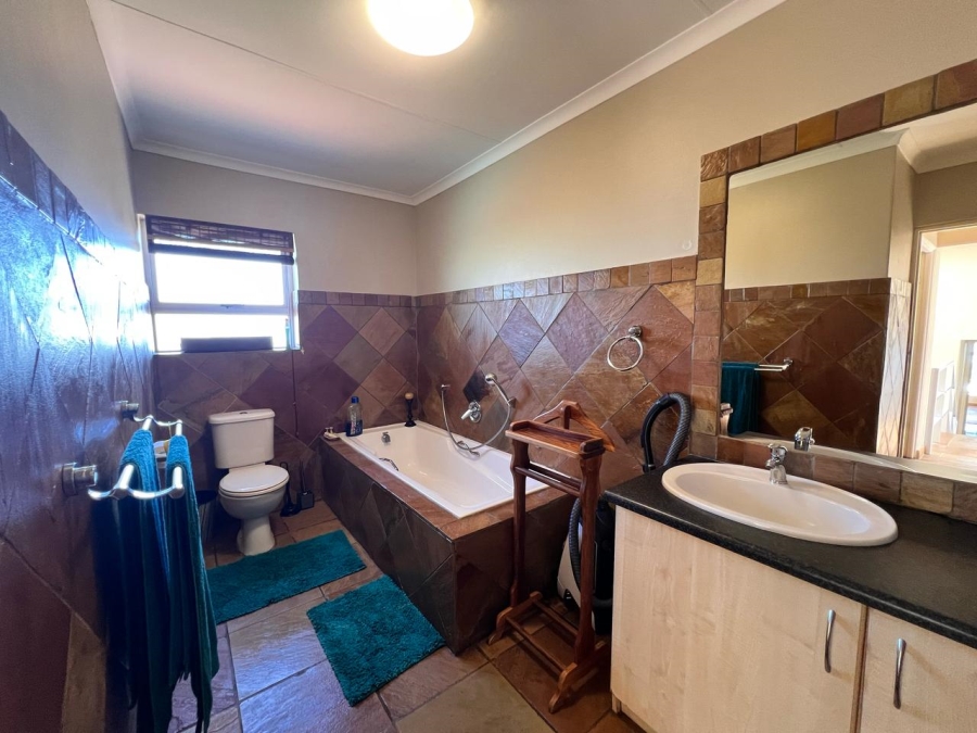 4 Bedroom Property for Sale in Wavecrest Eastern Cape